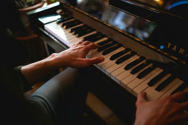 Découvrez les meilleures leçons de piano pour tous à Saint-Étienne